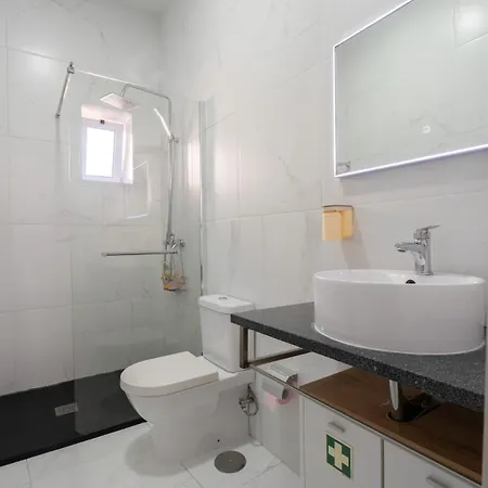 3br Family Friends Centre Metro *