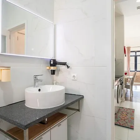 3br Family Friends Centre Metro Villa
